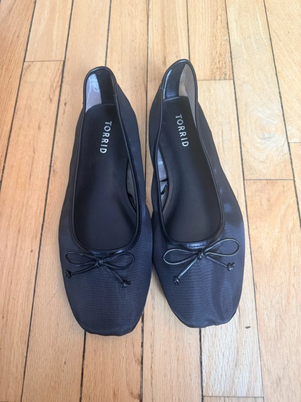 Classic Black Ballet Flats with Bow - Picture 2 of 3